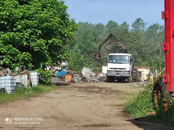 Chantier feraille déchets verts 